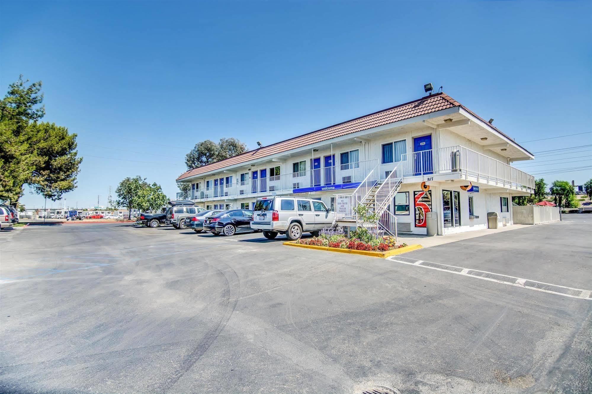 Motel 6-Stockton, Ca - Charter Way West Bagian luar foto